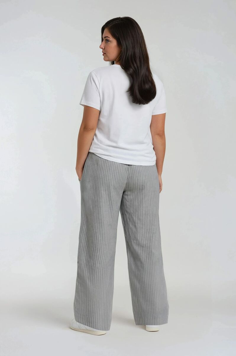 Plus Size Pinstriped Drawstring Pants - Forever 21