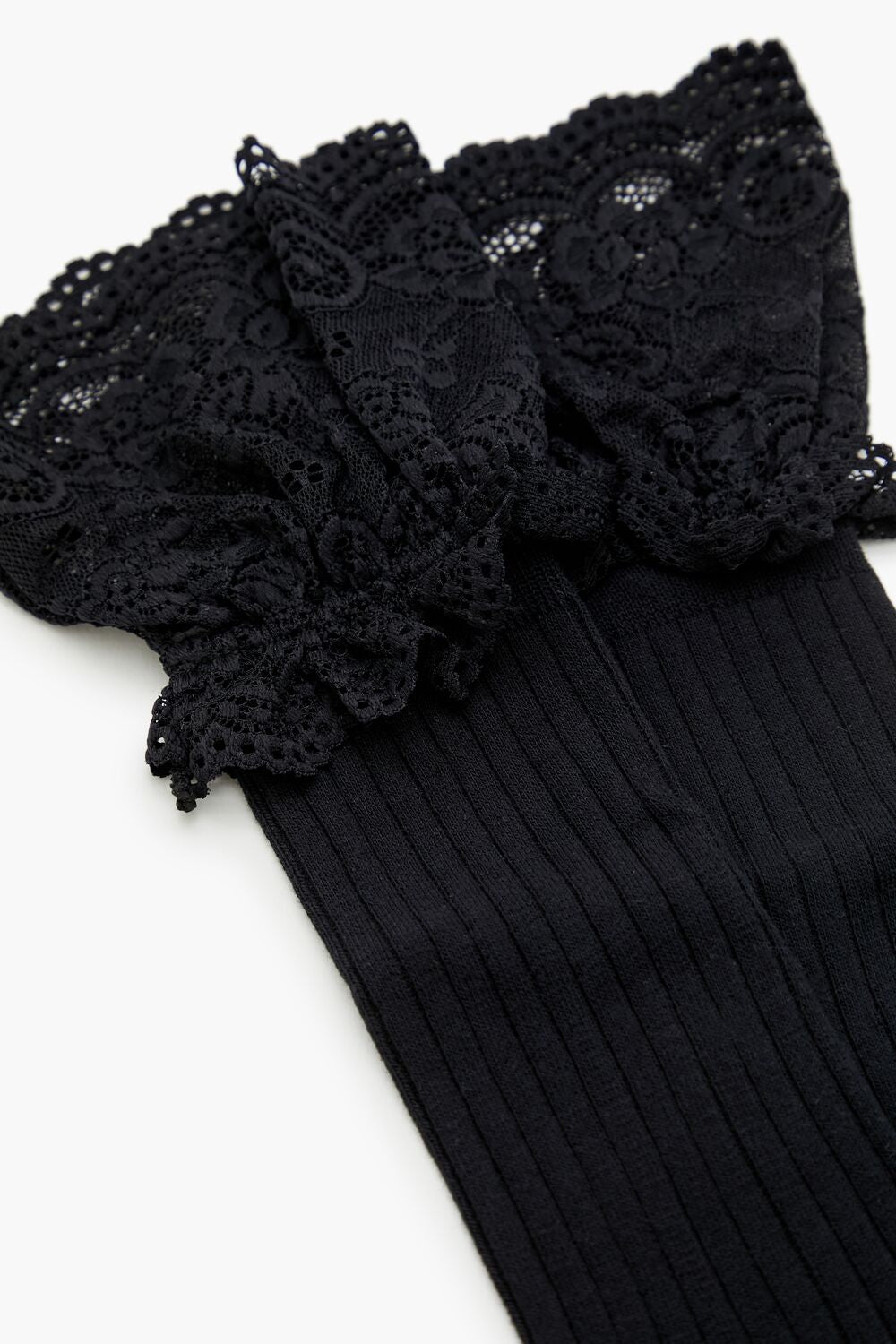 Scalloped Lace Thigh-High Socks - Forever 21