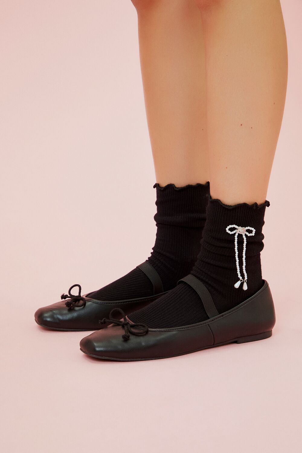 Hello Kitty Bow Crew Socks - Forever 21